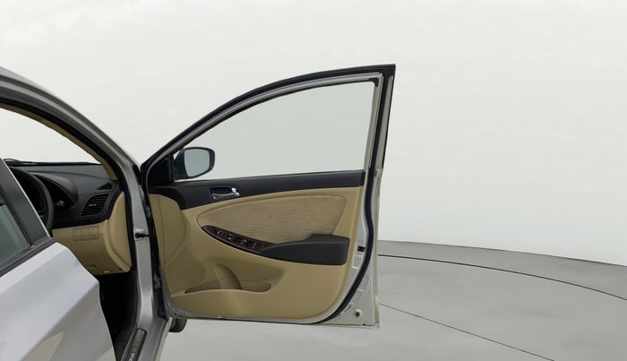 2014 Hyundai Verna FLUIDIC 1.4 CRDI CX, Diesel, Manual, 1,08,392 km, RHS Front Door