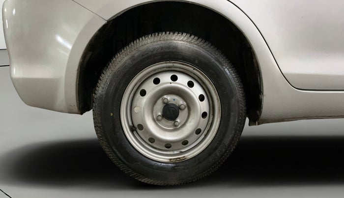 2015 Maruti Swift Dzire LXI (O), Petrol, Manual, 35,987 km, Right Rear Wheel