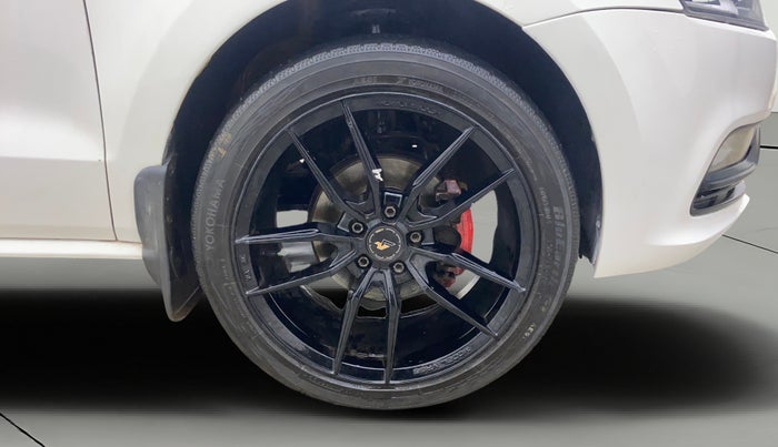 2016 Volkswagen Polo COMFORTLINE 1.2L, Petrol, Manual, 1,00,255 km, Right Front Wheel