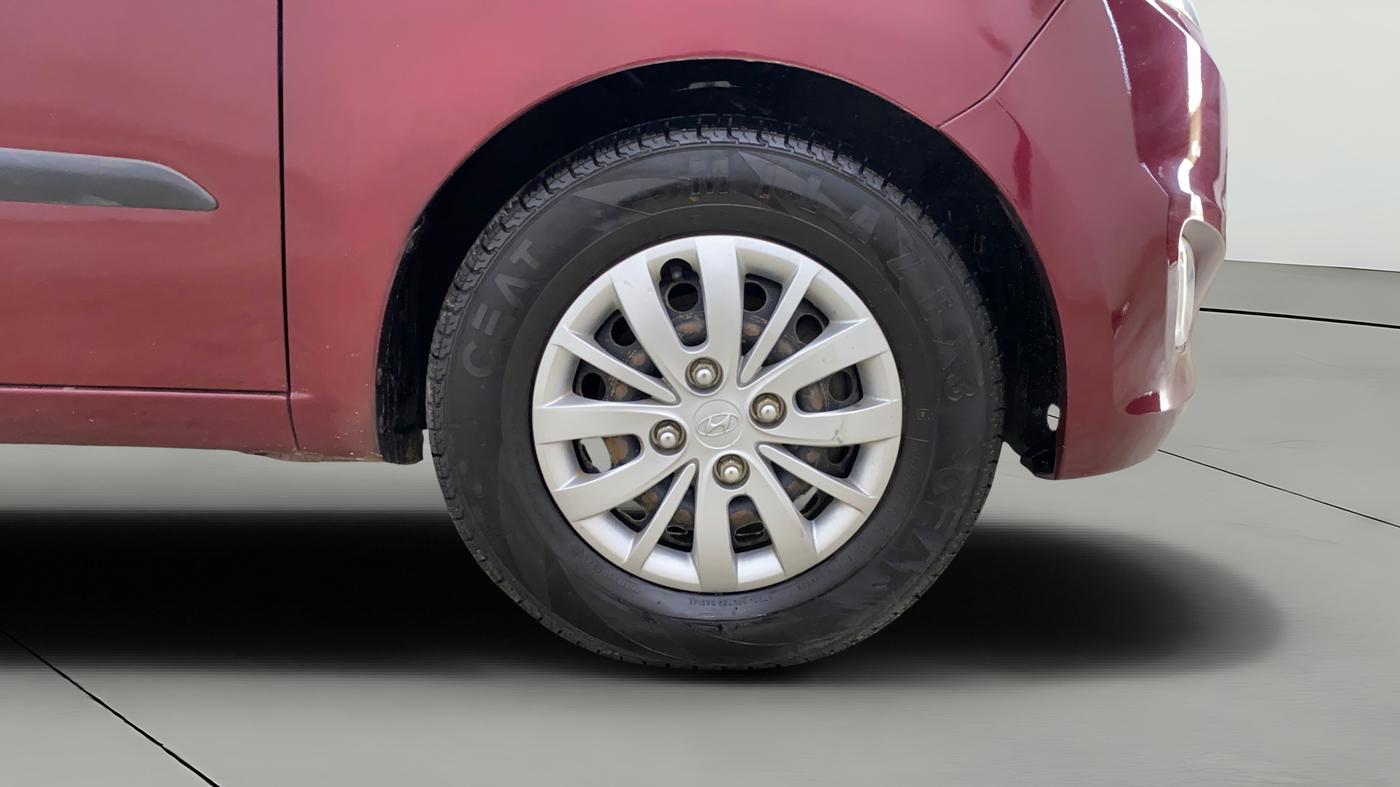 2015 Hyundai i10 SPORTZ 1.1, Petrol, Manual, 31,677 km, Right Front Wheel