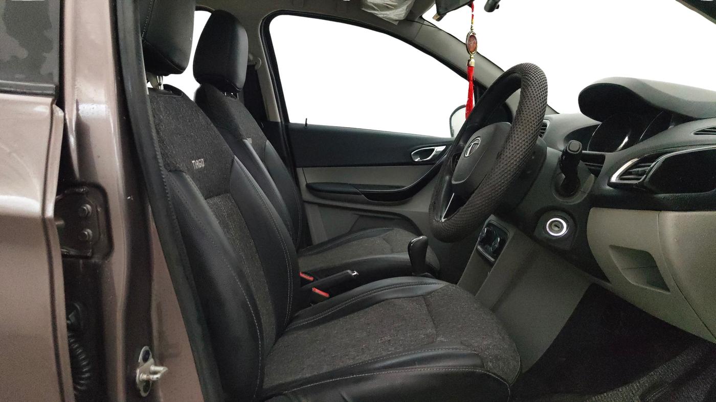 2019 Tata Tiago XZ PLUS PETROL, Petrol, Manual, 30,627 km, Right Side Front Door Cabin