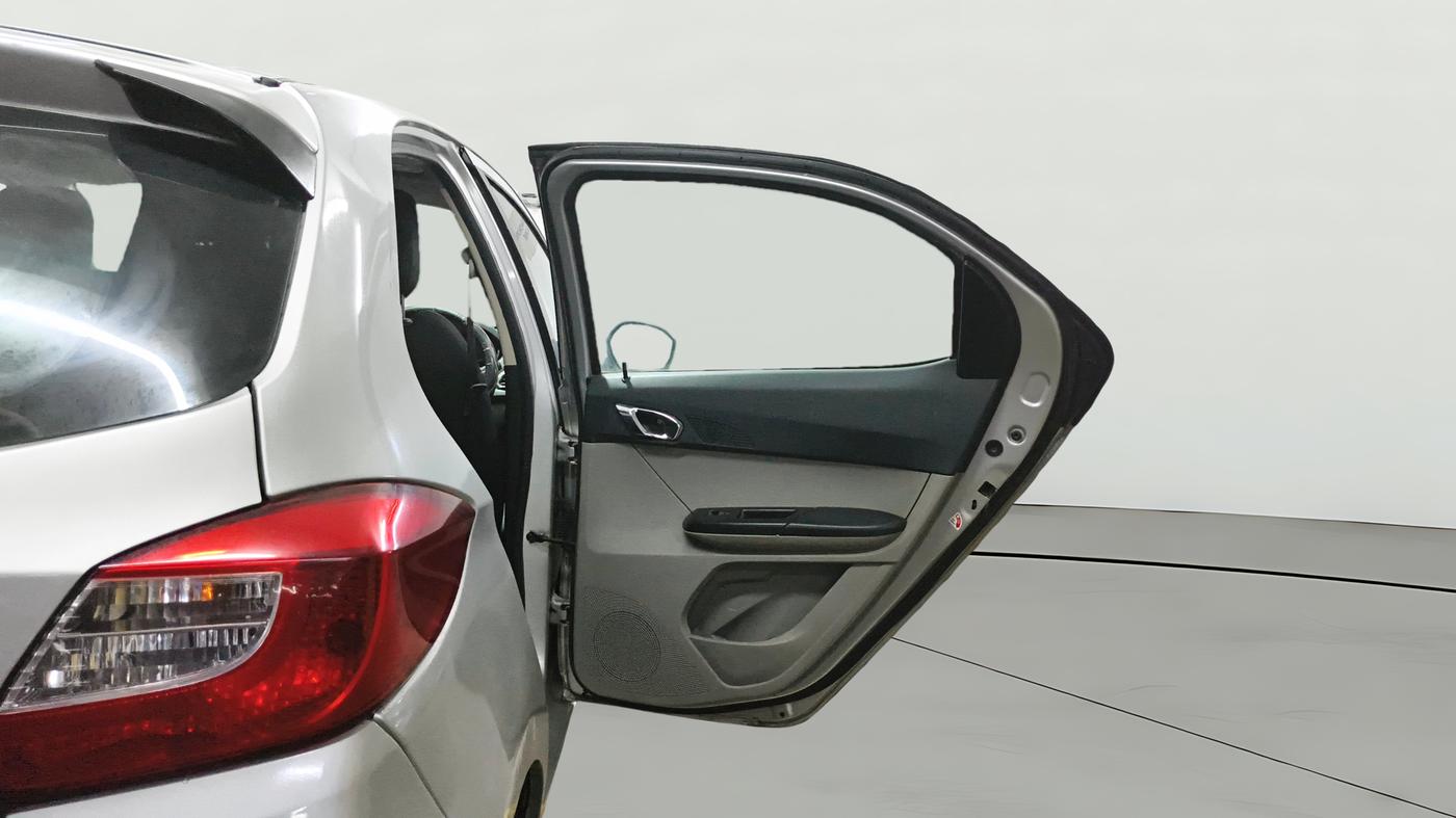 2018 Tata Tiago XZ PETROL, CNG, Manual, 1,26,094 km, RHS Rear Door