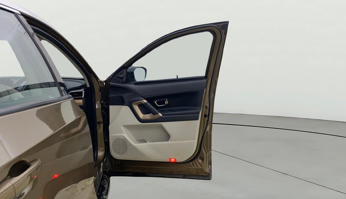 2022 Tata Harrier XZA PLUS 2.0L, Diesel, Automatic, 69,968 km, RHS Front Door