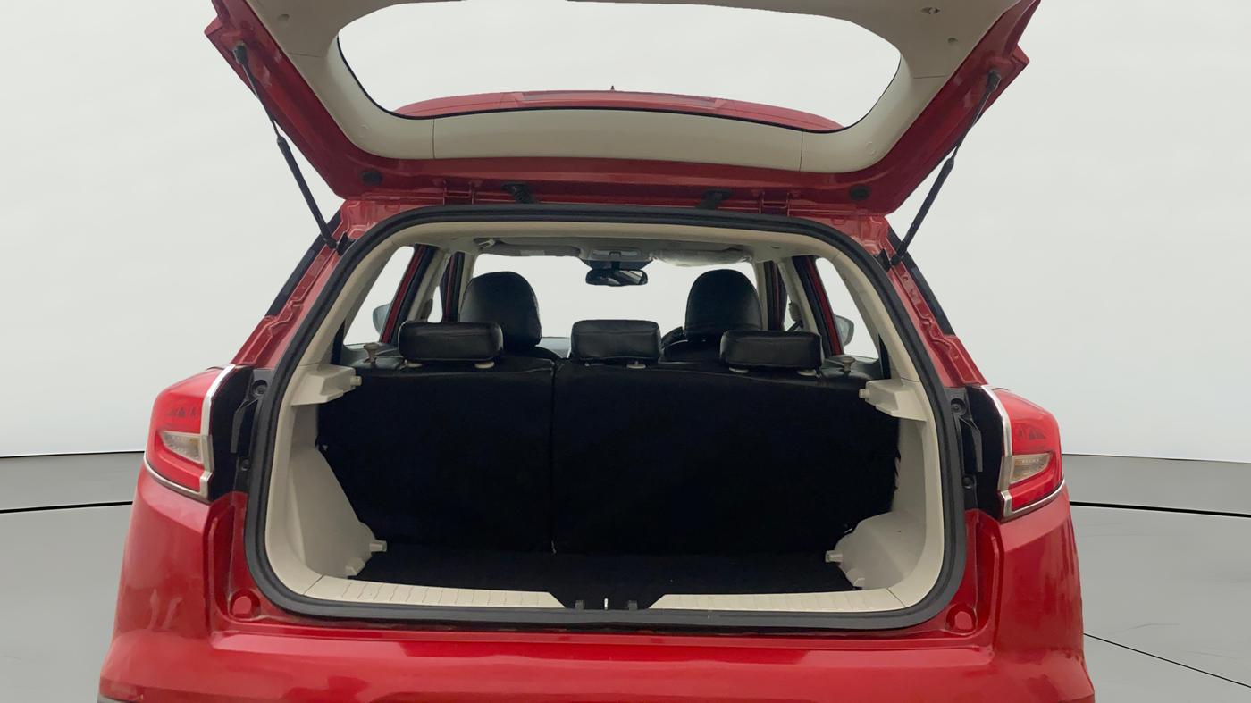 2022 Mahindra XUV300 W8 (O) 1.5 DIESEL, Diesel, Manual, 80,998 km, Boot Open Zoomed View