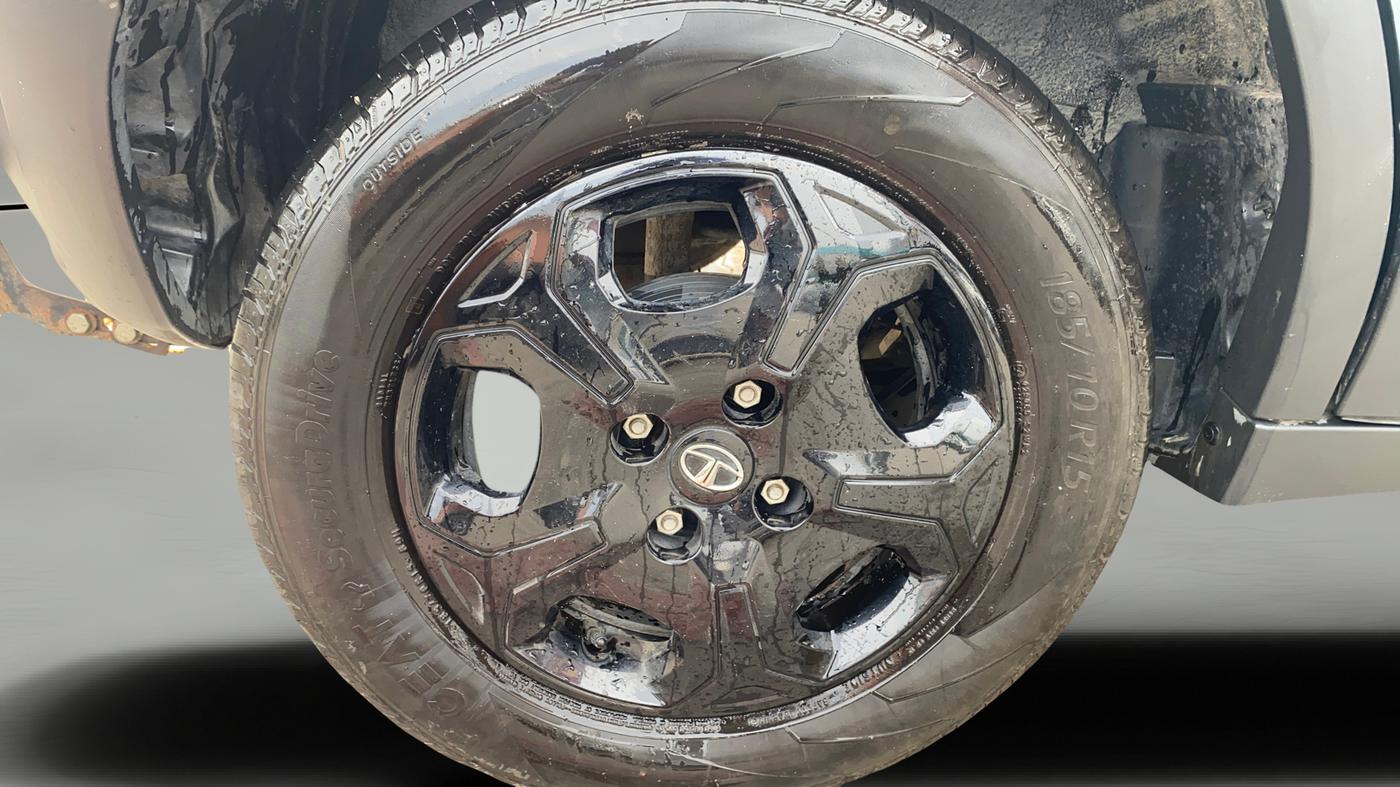 2023 Tata PUNCH ACCOMPLISHED AMT, Petrol, Automatic, 5,147 km, Right Rear Wheel