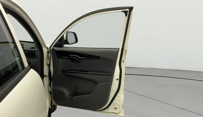 2020 Mahindra KUV 100 NXT K4+ P 6 STR, Petrol, Manual, 55,833 km, RHS Front Door