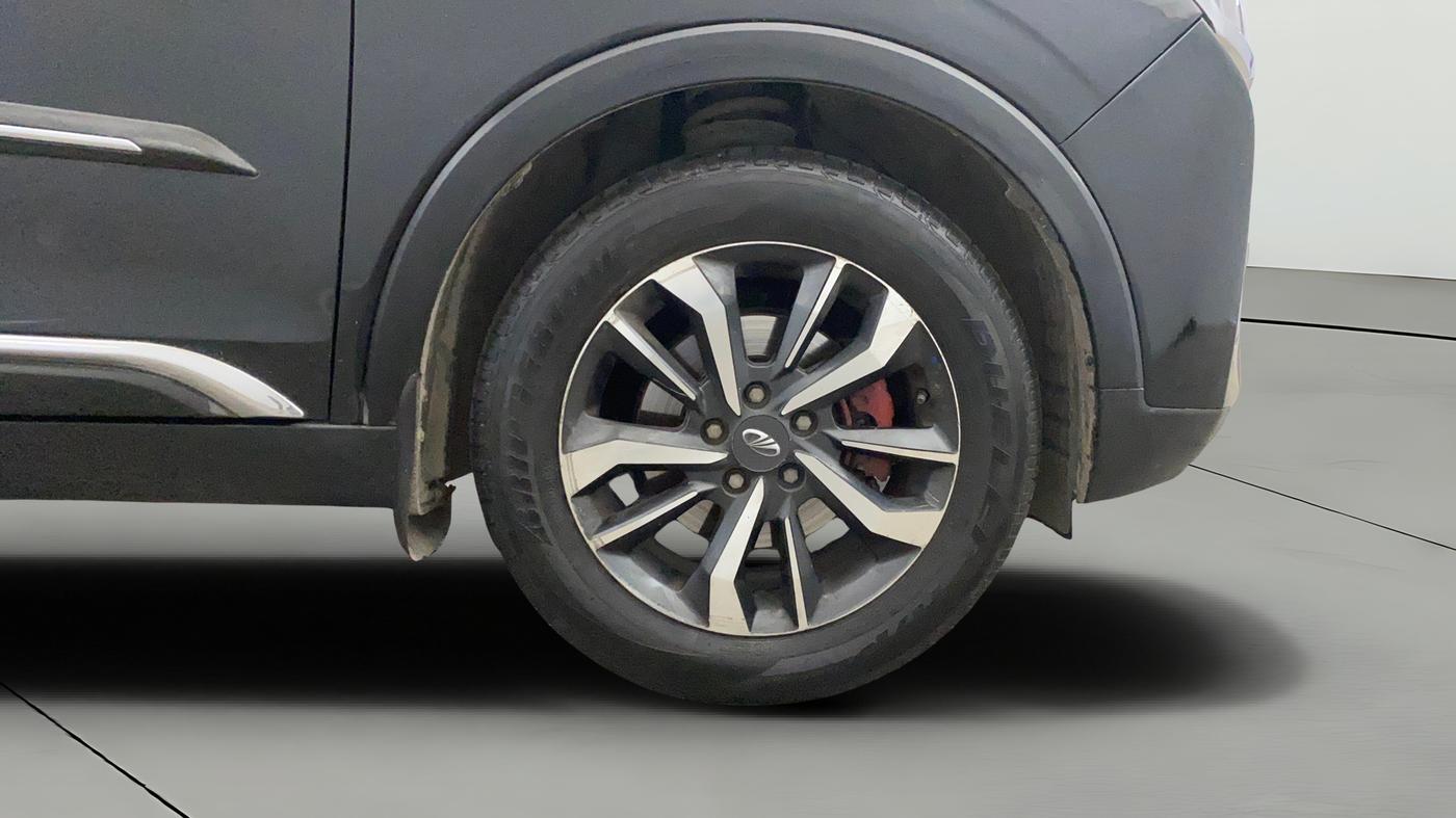 2019 Mahindra XUV300 W8 (O) 1.5 DIESEL, Diesel, Manual, 79,842 km, Right Front Wheel