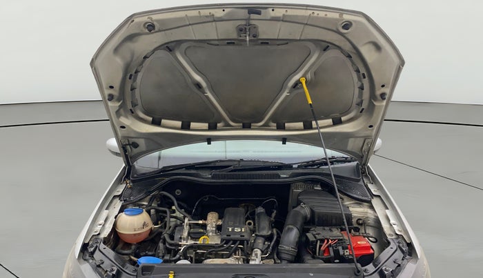 2016 Volkswagen Vento HIGHLINE PETROL AT, Petrol, Automatic, 52,937 km, Open Bonet