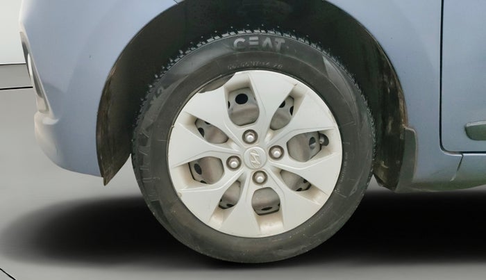 2015 Hyundai Xcent S 1.2, Petrol, Manual, 1,08,313 km, Left Front Wheel