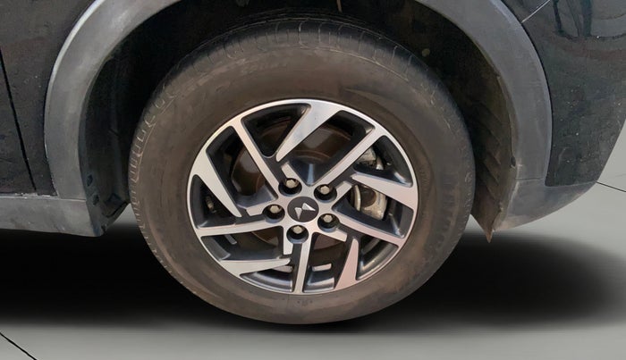 2024 Mahindra XUV300 W8 (O) 1.2 PETROL, Petrol, Manual, 31,207 km, Right Front Wheel