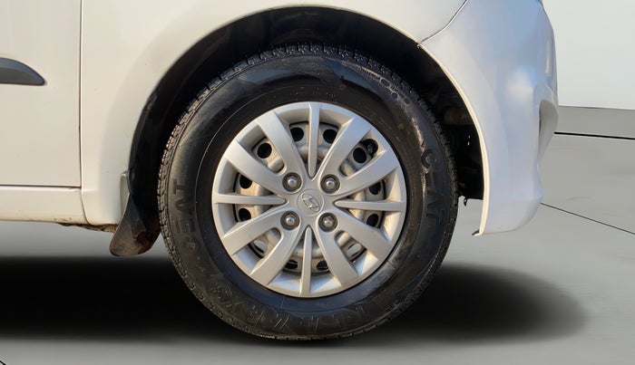 2013 Hyundai i10 MAGNA 1.1, CNG, Manual, 80,438 km, Right Front Wheel