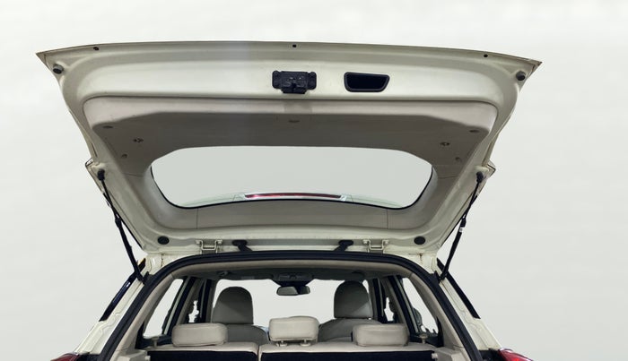 2022 Mahindra XUV300 W8 (O) 1.2 PETROL, Petrol, Manual, 73,373 km, Boot Door Open