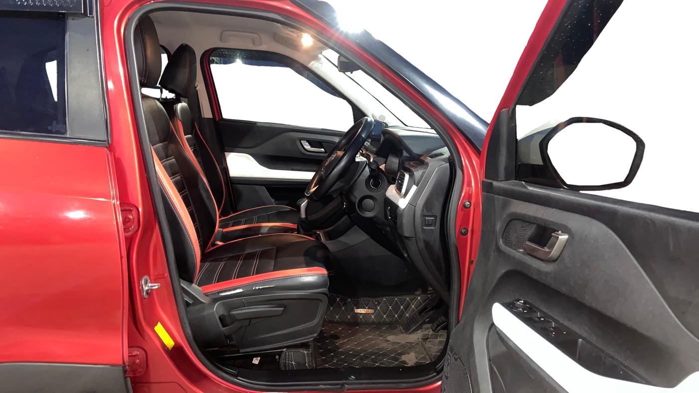 2022 Tata PUNCH CREATIVE  1.2 RTN DUAL TONE, Petrol, Manual, 85,586 km, Right Side Front Door Cabin
