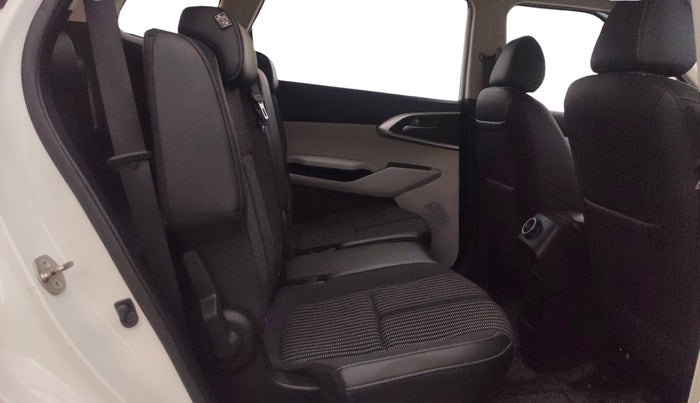 2023 KIA CARENS PRESTIGE 1.5 PETROL 7 STR, Petrol, Manual, 16,856 km, Right Side Rear Door Cabin