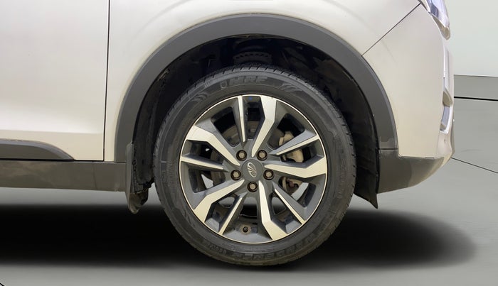 2020 Mahindra XUV300 W8 (O) 1.2 PETROL, Petrol, Manual, 40,915 km, Right Front Wheel