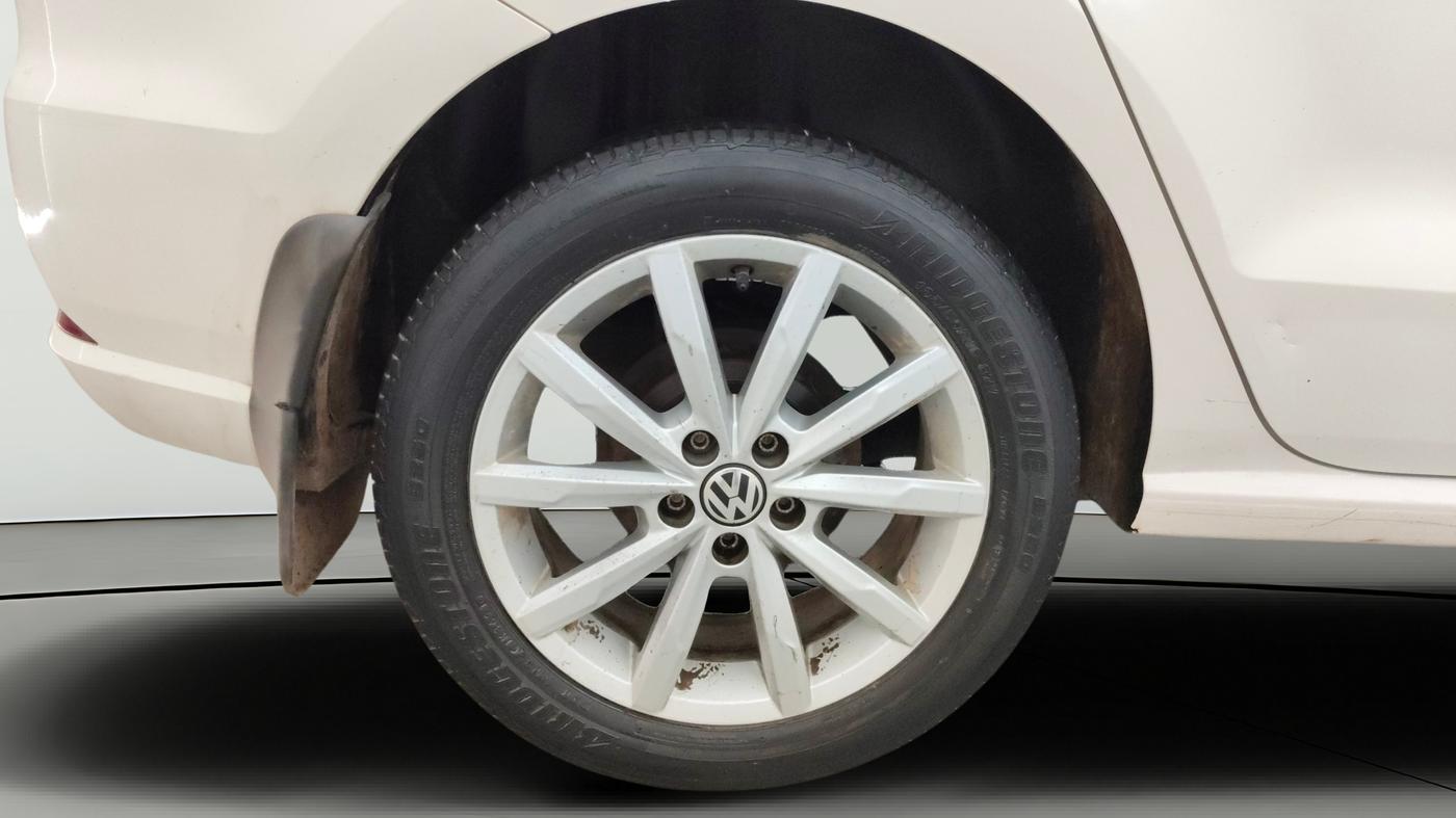 2017 Volkswagen Ameo HIGHLINE1.2L PLUS 16 ALLOY, Petrol, Manual, 95,740 km, Right Rear Wheel