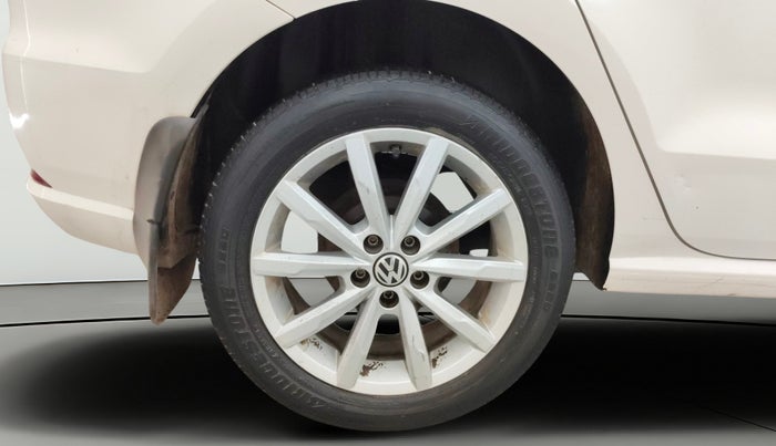 2017 Volkswagen Ameo HIGHLINE1.2L PLUS 16 ALLOY, Petrol, Manual, 95,740 km, Right Rear Wheel