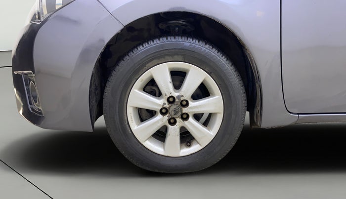 2014 Toyota Corolla Altis G PETROL, Petrol, Manual, 1,03,843 km, Left Front Wheel