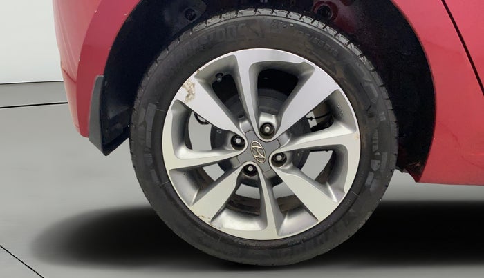 2017 Hyundai Elite i20 ASTA 1.2 DUAL TONE, Petrol, Manual, 1,00,868 km, Right Rear Wheel