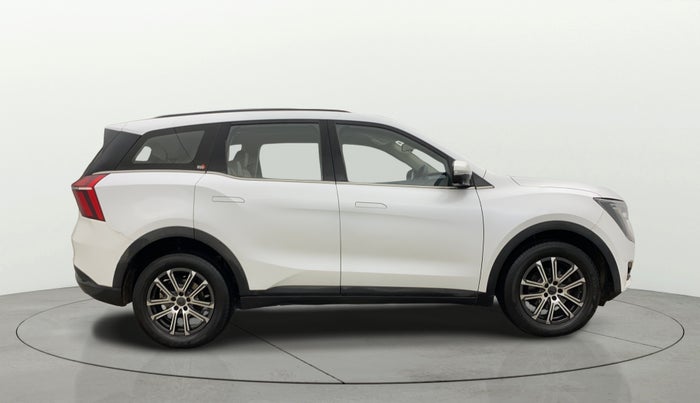 2022 Mahindra XUV700 AX 7 LUXURY D AT 7 STR, Diesel, Automatic, 43,313 km, Right Side View
