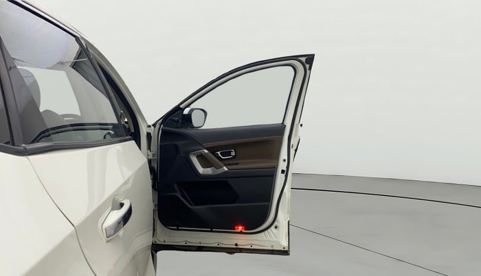 2021 Tata Harrier XZA 2.0L, Diesel, Automatic, 15,883 km, RHS Front Door