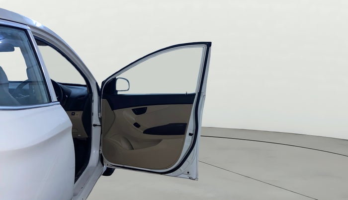 2016 Hyundai Eon ERA +, CNG, Manual, 71,700 km, RHS Front Door