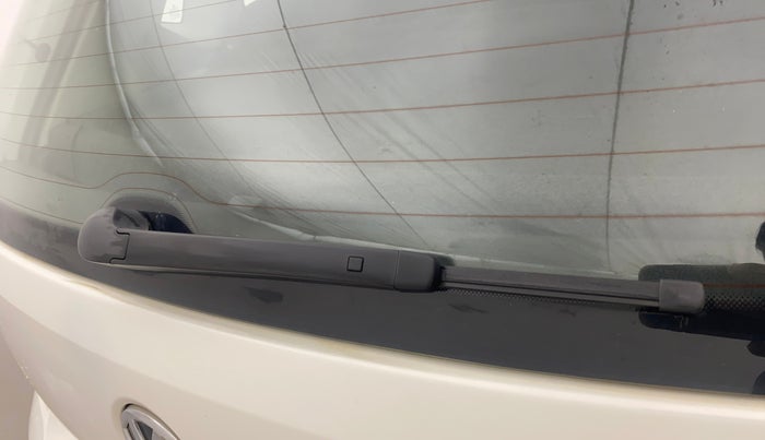 2017 Volkswagen Polo COMFORTLINE 1.2L, Petrol, Manual, 70,942 km, Rear Wiper