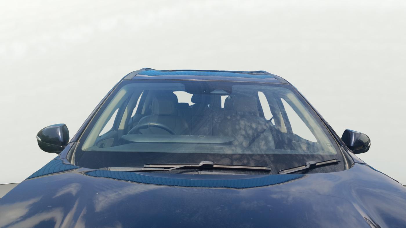 2022 Mahindra XUV700 AX 7 P AT 7 STR, Petrol, Automatic, 69,216 km, Front Windshield