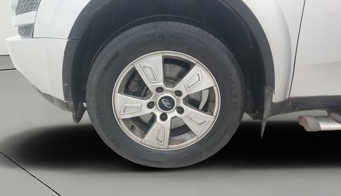 2014 Mahindra XUV500 W8, Diesel, Manual, 1,24,651 km, Left Front Wheel