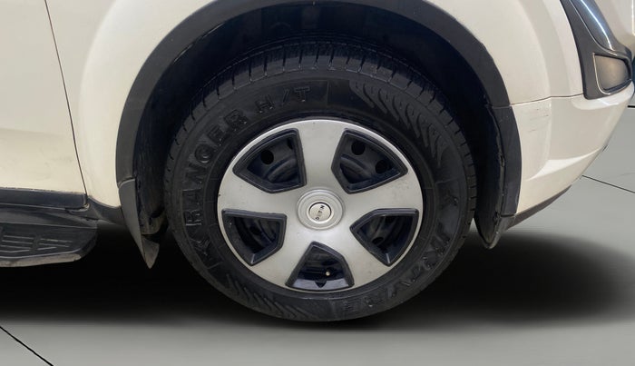 2017 Mahindra XUV500 W6 AT 1.99, Diesel, Automatic, 64,287 km, Right Front Wheel