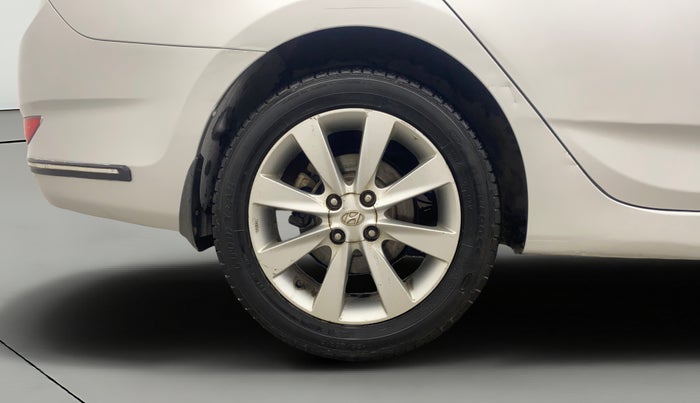 2013 Hyundai Verna FLUIDIC 1.6 VTVT SX, Petrol, Manual, 70,493 km, Right Rear Wheel