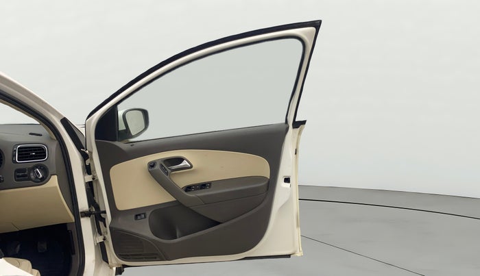 2013 Volkswagen Vento HIGHLINE DIESEL 1.6, Diesel, Manual, 70,042 km, RHS Front Door