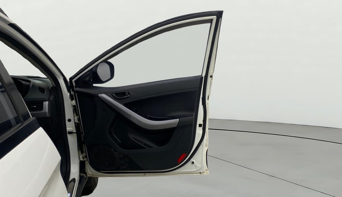 2023 Tata NEXON XM SUNROOF DIESEL, Diesel, Manual, 1,22,287 km, RHS Front Door