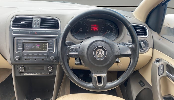 2013 Volkswagen Vento HIGHLINE 1.6 MPI, Petrol, Manual, 1,17,067 km, Steering Wheel Close Up