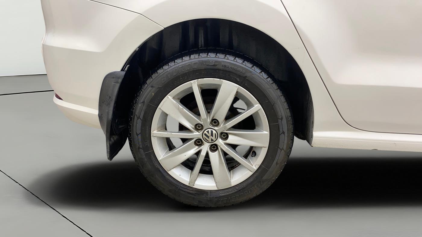 2017 Volkswagen Ameo HIGHLINE DSG 1.5 DIESEL , Diesel, Automatic, 1,00,607 km, Right Rear Wheel
