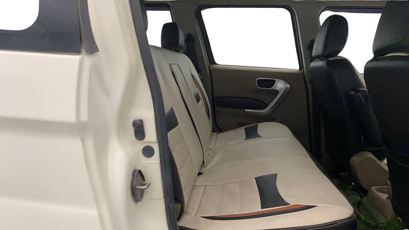 2017 Mahindra TUV300 T8, Diesel, Manual, 87,345 km, Right Side Rear Door Cabin