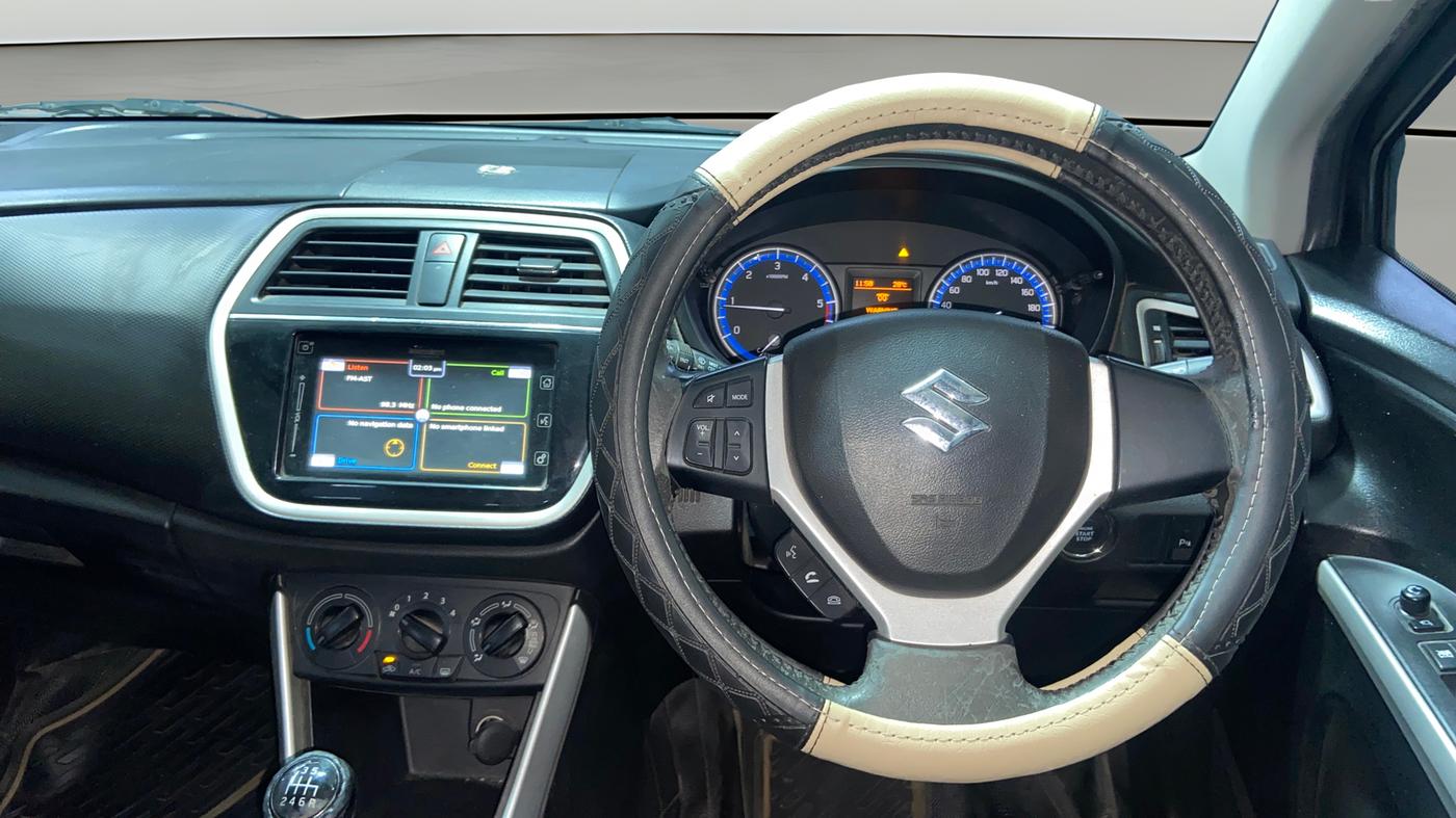 2015 Maruti S Cross ZETA 1.6, Diesel, Manual, 1,23,328 km, Steering Wheel Close Up
