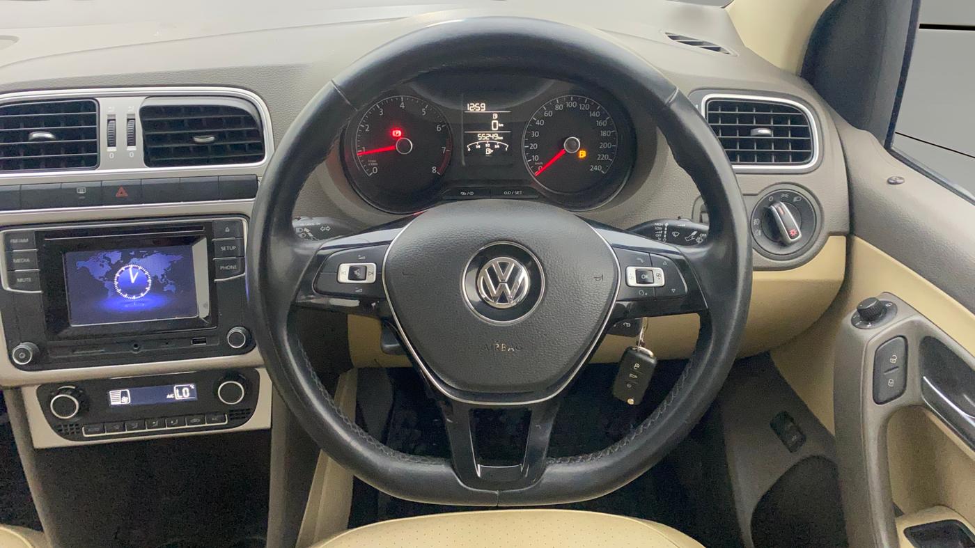 2016 Volkswagen Vento HIGHLINE 1.6 MPI, Petrol, Manual, 55,245 km, Steering Wheel Close Up
