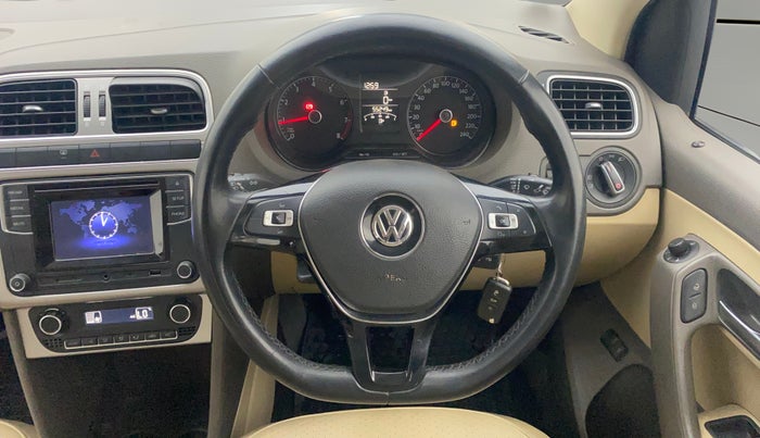 2016 Volkswagen Vento HIGHLINE 1.6 MPI, Petrol, Manual, 55,245 km, Steering Wheel Close Up