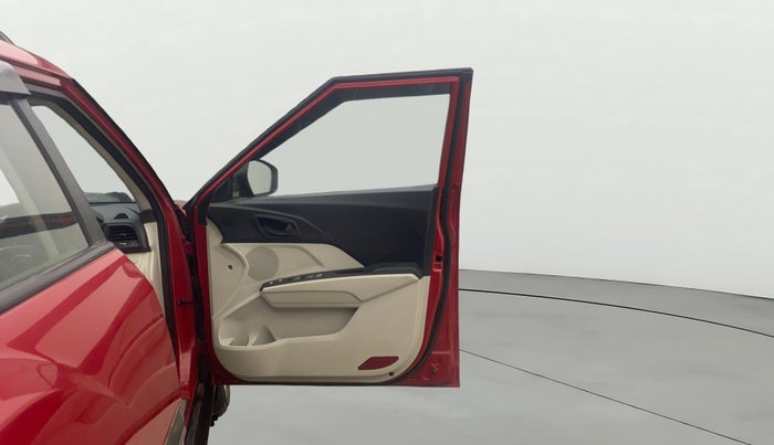 2021 Mahindra XUV300 W6 1.2 PETROL AMT, Petrol, Automatic, 59,831 km, RHS Front Door