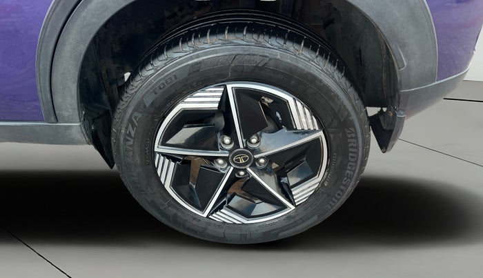 2023 Tata NEXON FEARLESS PURPLE + SUNROOF DUAL TONE 1.2 PETROL, Petrol, Manual, 28,568 km, Left Rear Wheel