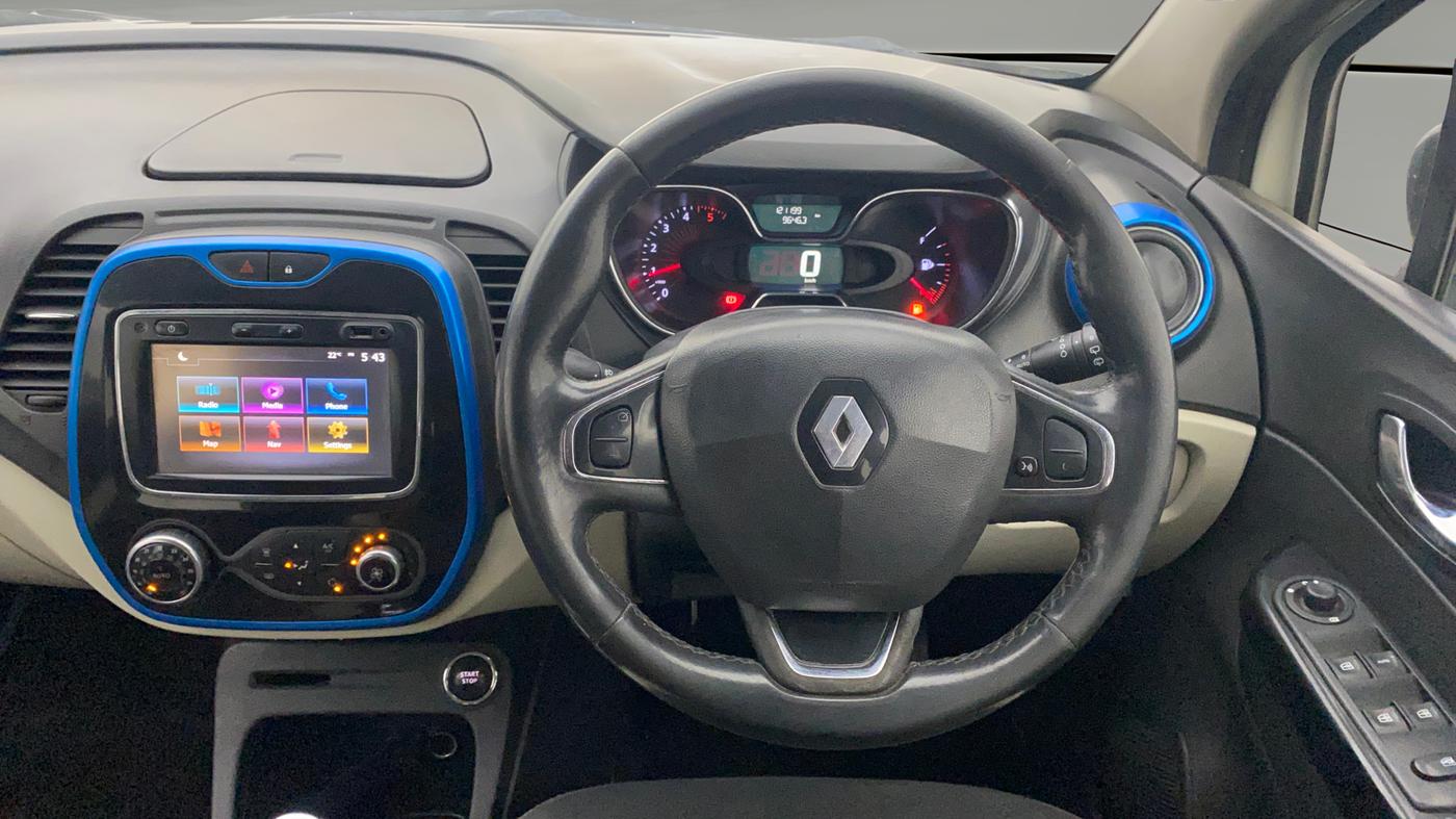 2018 Renault Captur RXT DIESEL DUAL TONE, Diesel, Manual, 1,21,157 km, Steering Wheel Close Up