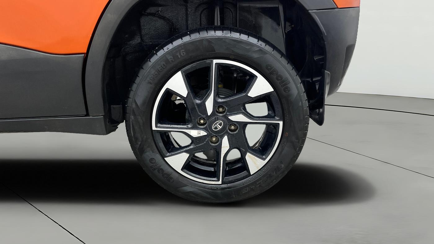 2022 Tata PUNCH CREATIVE  AMT, Petrol, Automatic, 30,558 km, Left Rear Wheel