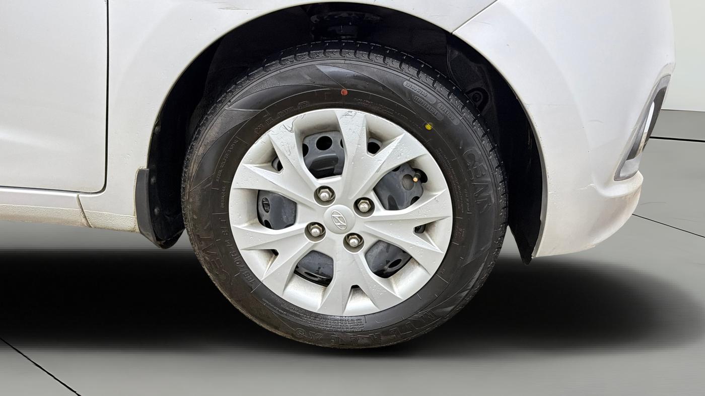 2016 Hyundai Grand i10 SPORTZ 1.2 KAPPA VTVT, Petrol, Manual, 45,553 km, Right Front Wheel