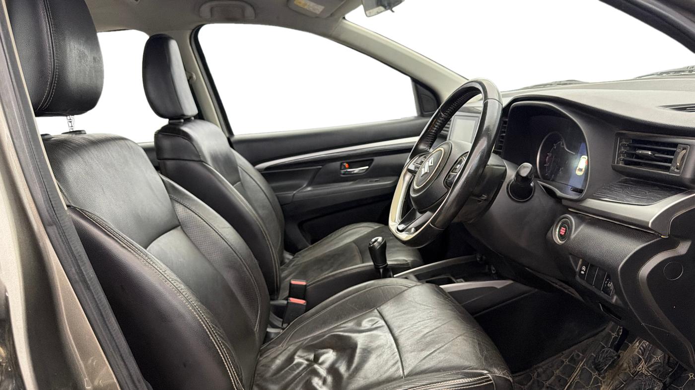 2019 Maruti XL6 ALPHA MT, Petrol, Manual, 1,13,494 km, Right Side Front Door Cabin