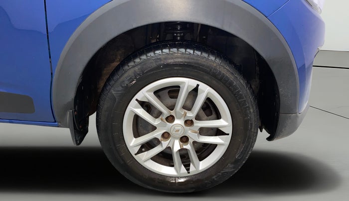 2021 Renault TRIBER RXT, Petrol, Manual, 28,491 km, Right Front Wheel