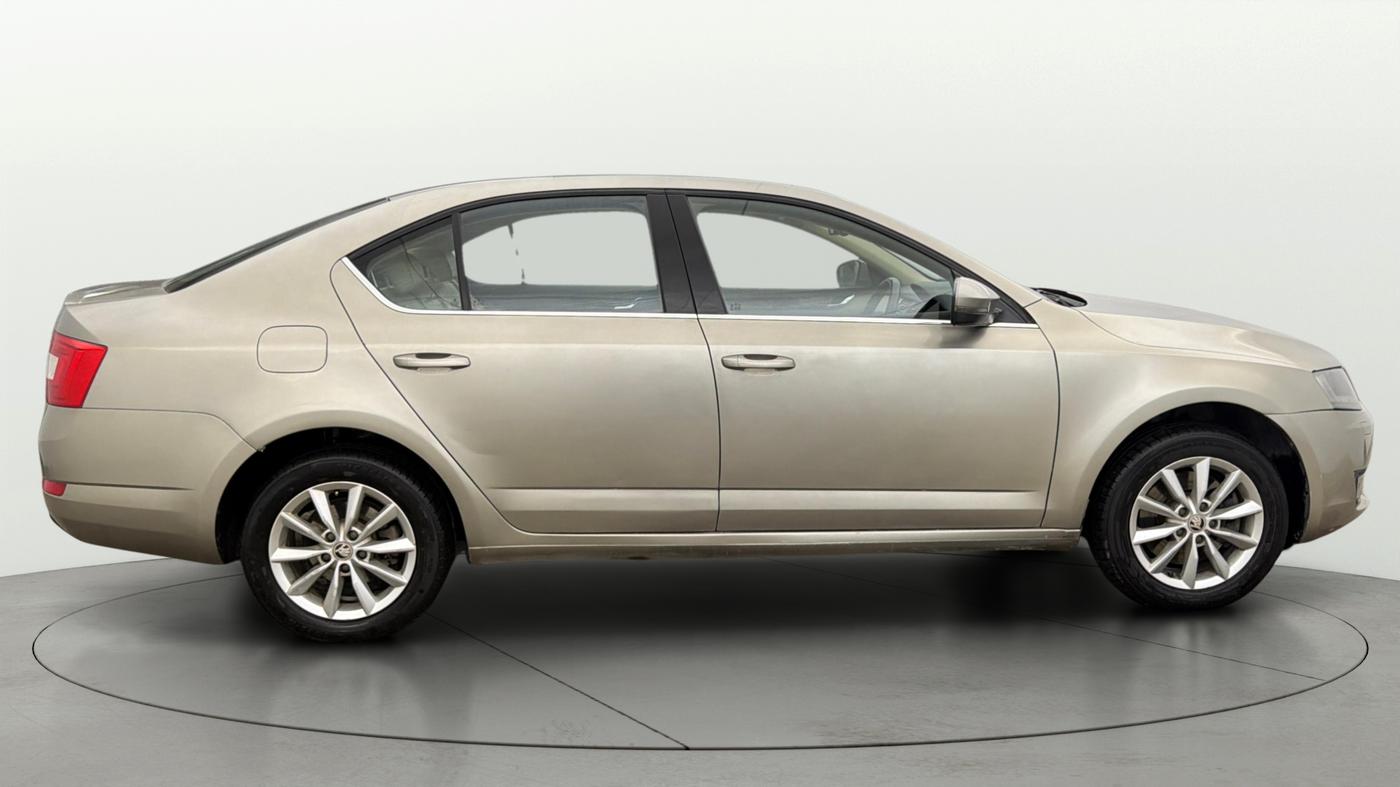 2016 Skoda Octavia STYLE PLUS AT 1.8 TSI, Petrol, Automatic, 99,869 km, Right Side View