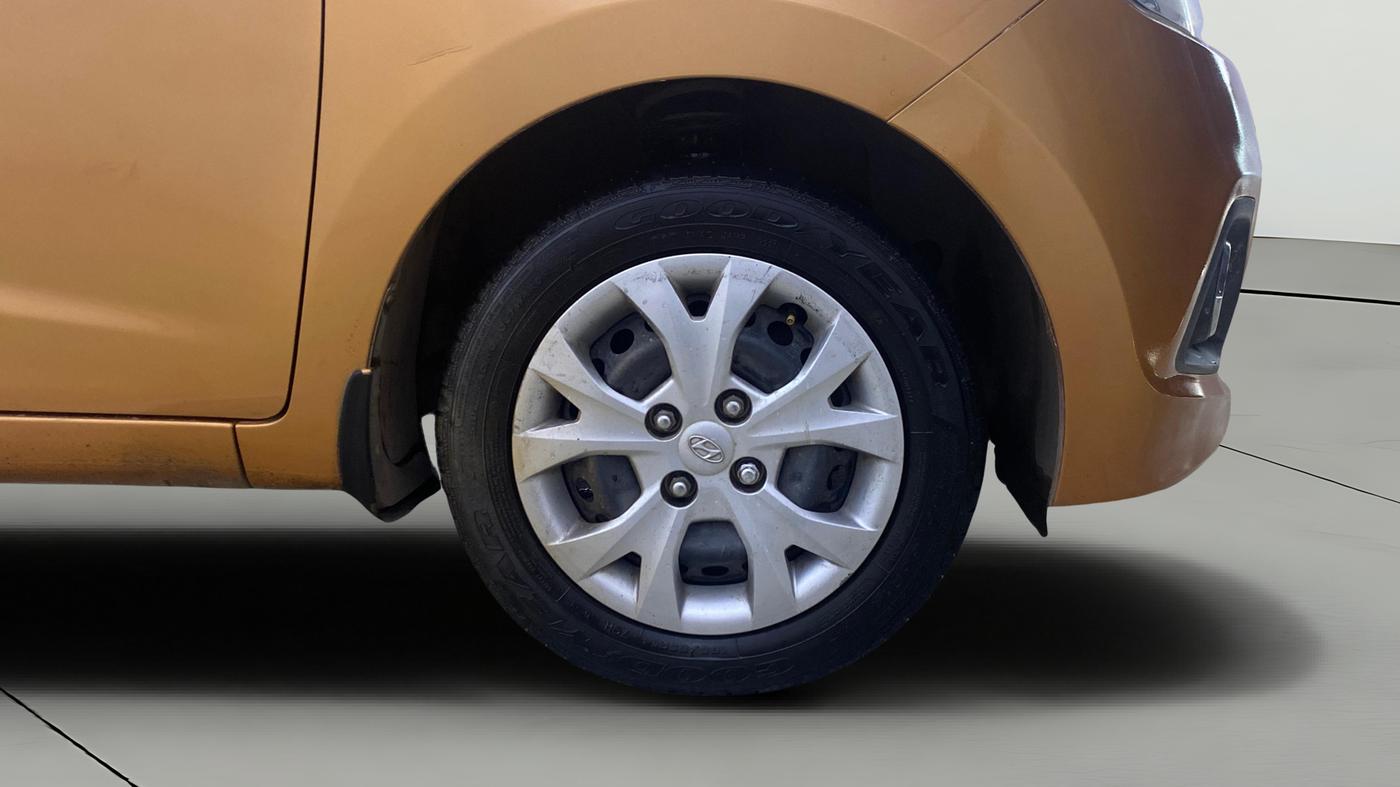 2013 Hyundai i10 MAGNA 1.2, CNG, Manual, 34,730 km, Right Front Wheel