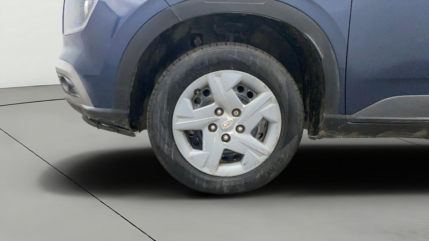 2022 Hyundai VENUE S+ 1.2, Petrol, Manual, 1,25,193 km, Left Front Wheel