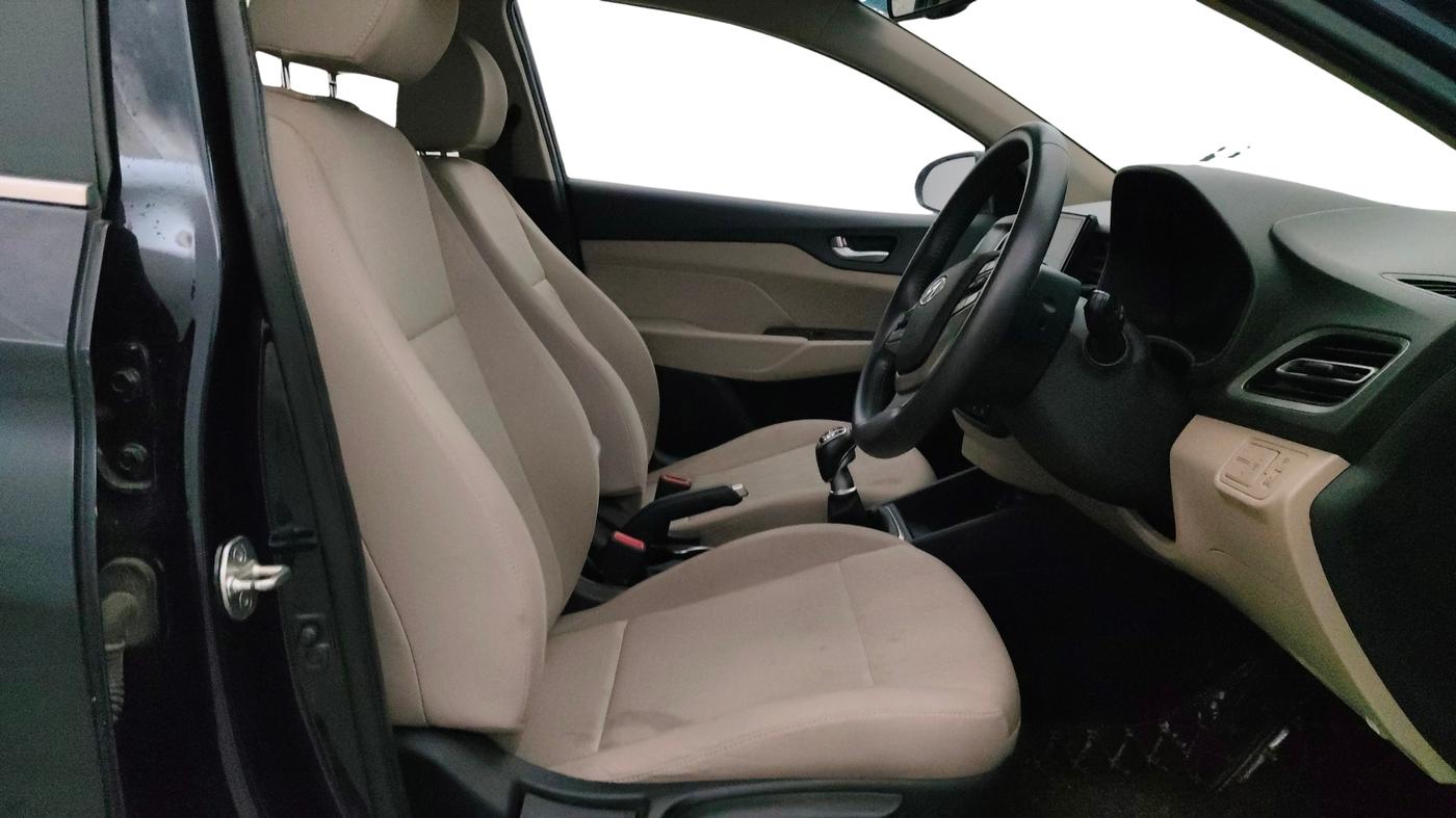 2020 Hyundai Verna SX 1.5 VTVT, Petrol, Manual, 27,283 km, Right Side Front Door Cabin